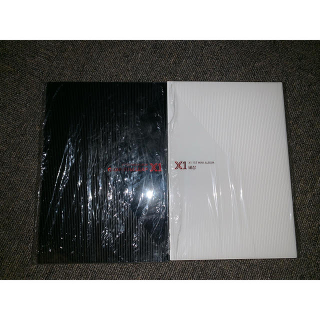 X1 黒、白バージョン ミニアルバム 特典あり エンタメ/ホビーのCD(K-POP/アジア)の商品写真