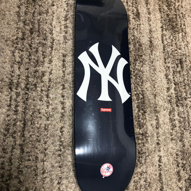 Supreme(シュプリーム)の supreme newyork Yankees skateboard deck スポーツ/アウトドアのスポーツ/アウトドア その他(スケートボード)の商品写真