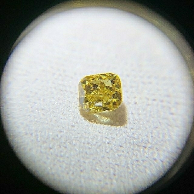 人気ブランドを イエローダイヤモンド FANCY VIVID YELLOW/ 0.21ct/ソ