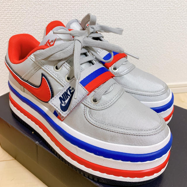 NIKE(ナイキ)のNIKE VANDAL 2X ウィメンズシューズナイキ バンダル レディースの靴/シューズ(スニーカー)の商品写真