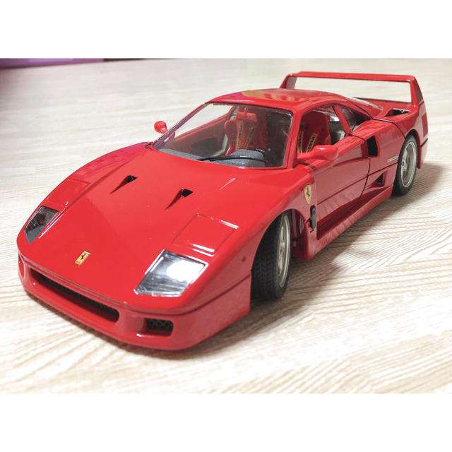 Ferrari(フェラーリ)のburago FERRARI F40 1987 1/18 エンタメ/ホビーのおもちゃ/ぬいぐるみ(ミニカー)の商品写真