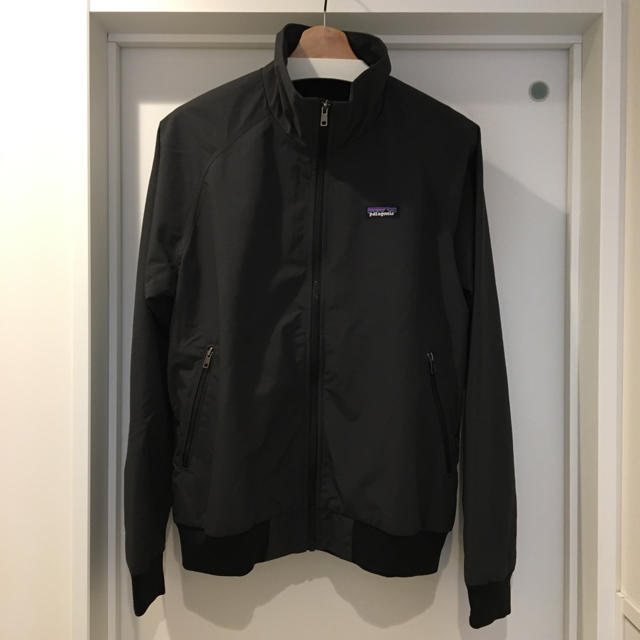 patagonia(パタゴニア)の新品未使用 19SS パタゴニア バギーズジャケット インクブラック M メンズのジャケット/アウター(ナイロンジャケット)の商品写真