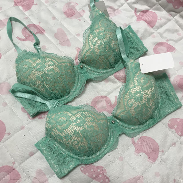 新品タグ付き♡ビーズパット入り♡ブラジャー2セット レディースの下着/アンダーウェア(ブラ)の商品写真