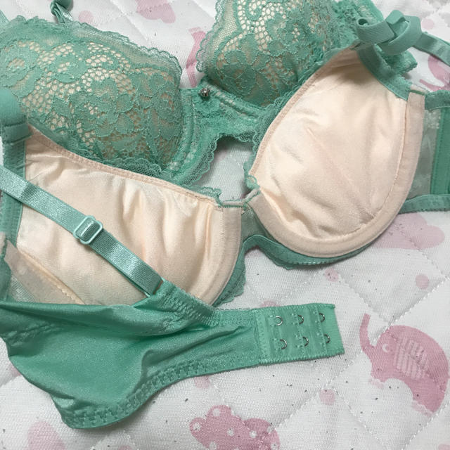 新品タグ付き♡ビーズパット入り♡ブラジャー2セット レディースの下着/アンダーウェア(ブラ)の商品写真