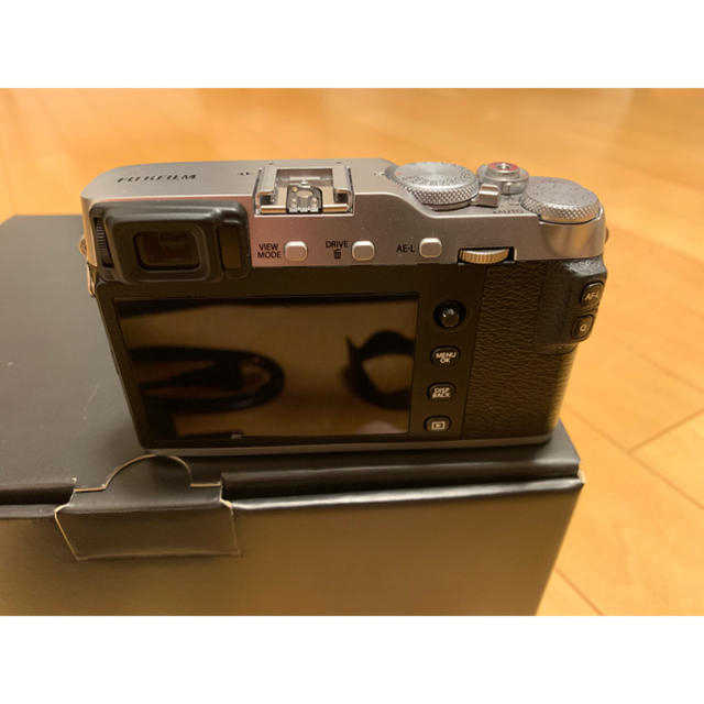 富士フイルム(フジフイルム)の富士フイルム 「FUJIFILM X-E3 /XF18-55mmF2.8-4 」 スマホ/家電/カメラのカメラ(ミラーレス一眼)の商品写真
