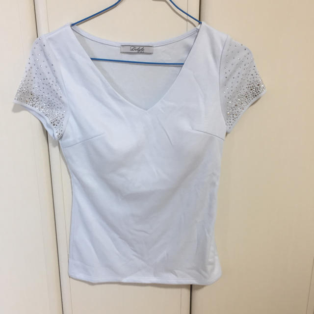 Delyle NOIR(デイライルノアール)のDelyleNOIR デイライルノアール/ストーンスリーブパット付Tシャツ レディースのトップス(Tシャツ(半袖/袖なし))の商品写真