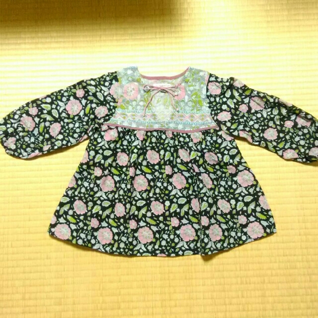 GO TO HOLLYWOOD(ゴートゥーハリウッド)のgo2hollywood 　フラワートップス　100　レトロ　アンティーク キッズ/ベビー/マタニティのキッズ服女の子用(90cm~)(Tシャツ/カットソー)の商品写真
