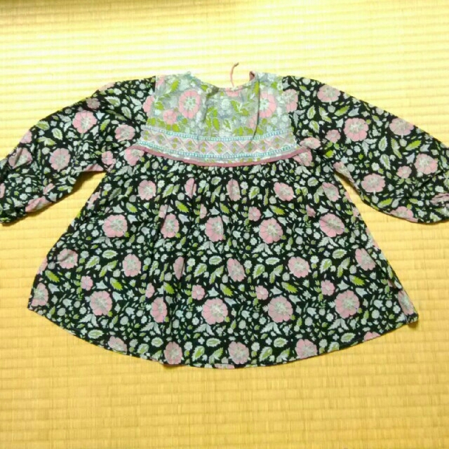 GO TO HOLLYWOOD(ゴートゥーハリウッド)のgo2hollywood 　フラワートップス　100　レトロ　アンティーク キッズ/ベビー/マタニティのキッズ服女の子用(90cm~)(Tシャツ/カットソー)の商品写真