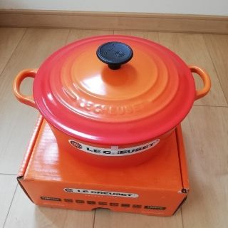 ルクルーゼ(LE CREUSET)のル・クルーゼ　20センチ　オレンジ(鍋/フライパン)