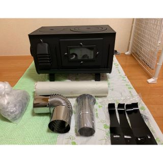 新品・未使用品❗️人気の角型3面窓付薪ストーブ🔥(ストーブ/コンロ)