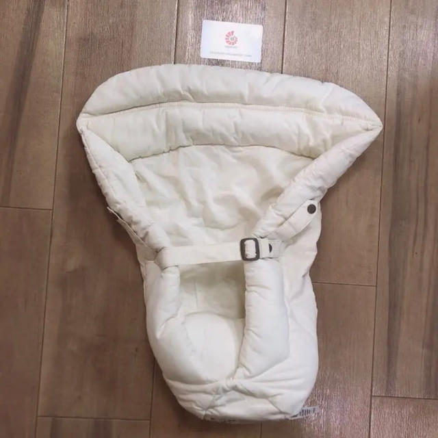 Ergobaby(エルゴベビー)のエルゴ インサート 2 Ⅱ キッズ/ベビー/マタニティの外出/移動用品(抱っこひも/おんぶひも)の商品写真