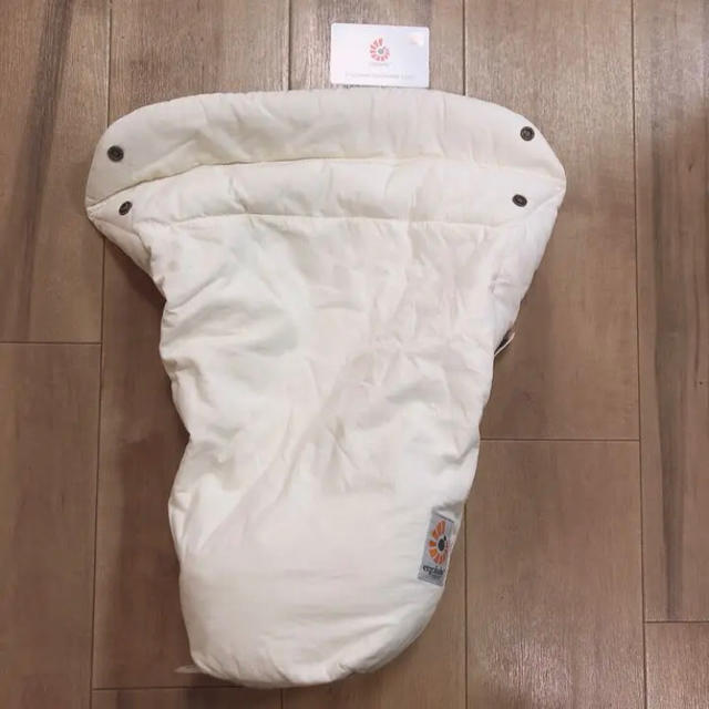 Ergobaby(エルゴベビー)のエルゴ インサート 2 Ⅱ キッズ/ベビー/マタニティの外出/移動用品(抱っこひも/おんぶひも)の商品写真