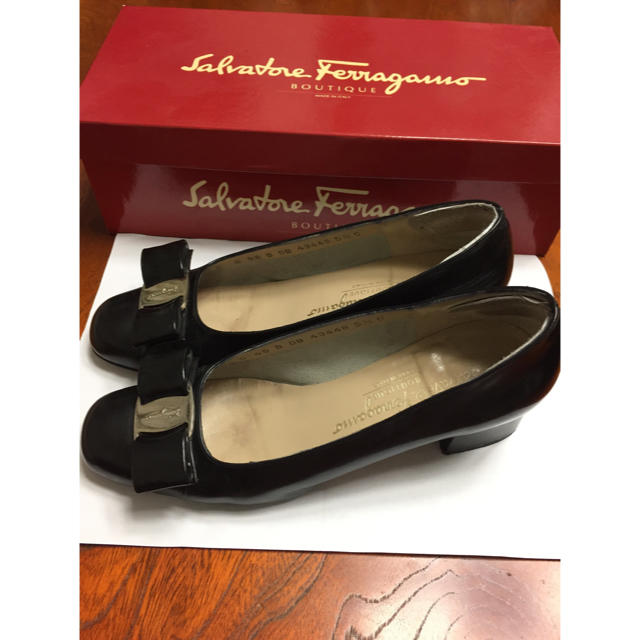 Salvatore Ferragamo(サルヴァトーレフェラガモ)のサルヴァトーレ フェラガモ ヴァラ レディースの靴/シューズ(ハイヒール/パンプス)の商品写真