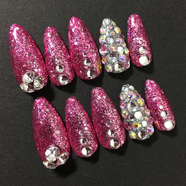 ピンク ラメ ホログラム  イニシャル コスメ/美容のネイル(つけ爪/ネイルチップ)の商品写真
