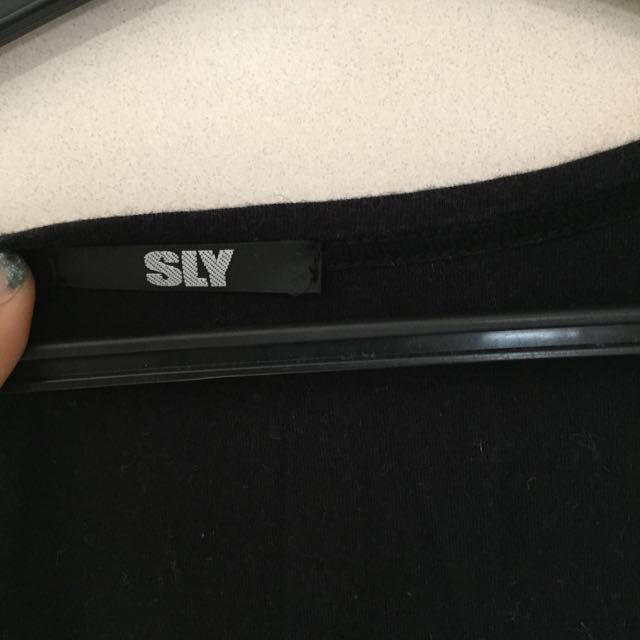 SLY(スライ)の美品SLY ティシャツ レディースのトップス(Tシャツ(半袖/袖なし))の商品写真