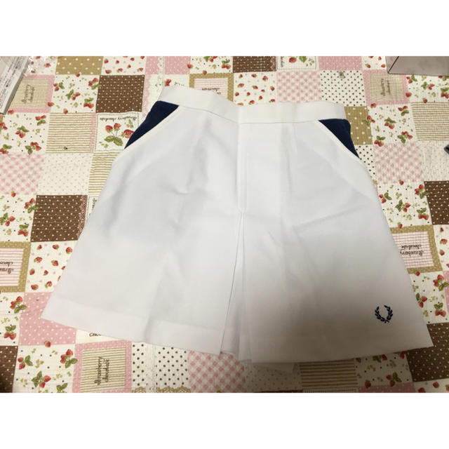 FRED PERRY(フレッドペリー)のFRED PERRY テニス スコート w62 美品 スポーツ/アウトドアのテニス(ウェア)の商品写真