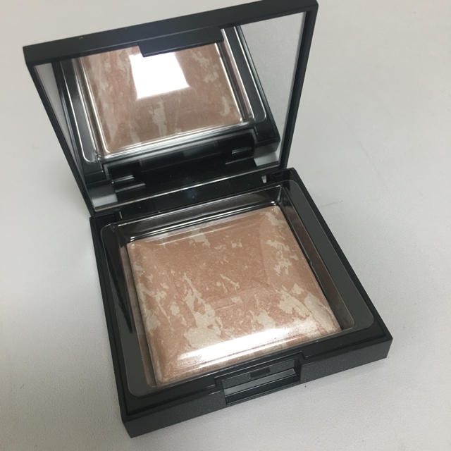 bareMinerals(ベアミネラル)のベアミネラル インビジブル グロー   コスメ/美容のベースメイク/化粧品(フェイスパウダー)の商品写真