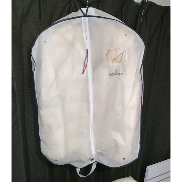MONCLER(モンクレール)のMONCLER モンクレール ダウン ホワイト 白　未使用品　大きいサイズ メンズのジャケット/アウター(ダウンジャケット)の商品写真