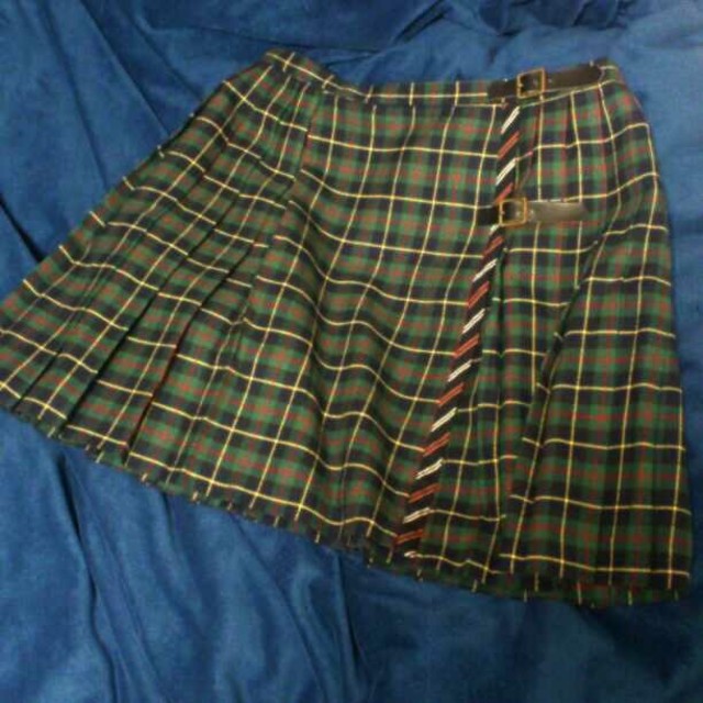 Lois CRAYON(ロイスクレヨン)のブラックウォッチ タータンチェック グリーンチェック レディースのスカート(ひざ丈スカート)の商品写真