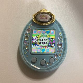 バンダイ(BANDAI)のたまごっち本体 グリーン たまデコピアス ロイヤルChange!付き(携帯用ゲーム機本体)