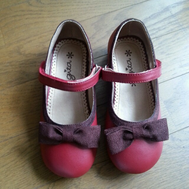 FELISSIMO(フェリシモ)のリボン付き赤い靴(19㎝)新品 キッズ/ベビー/マタニティのキッズ靴/シューズ(15cm~)(フォーマルシューズ)の商品写真