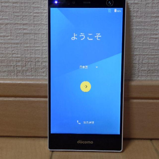 富士通(フジツウ)のdocomo F-04G ホワイト スマホ/家電/カメラのスマートフォン/携帯電話(スマートフォン本体)の商品写真