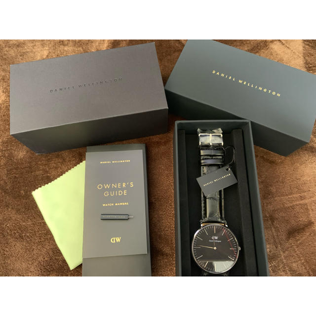 Daniel Wellington - 【新品】ダニエルウェリントン 腕時計 40mm ブラック DW00100135の通販 by ぴーより's shop｜ダニエルウェリントンならラクマ