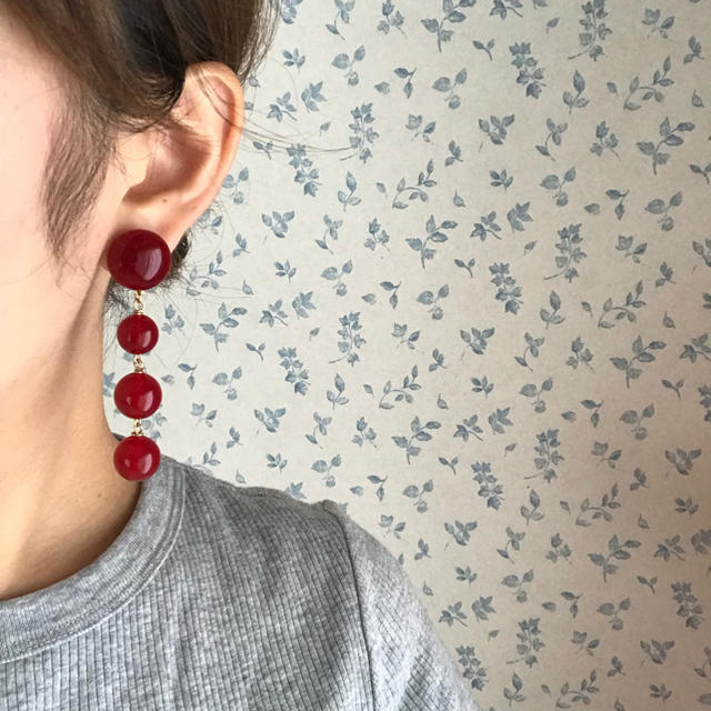 Ameri VINTAGE(アメリヴィンテージ)の再∞販 clear red ball long pierce ハンドメイドのアクセサリー(ピアス)の商品写真