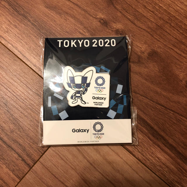 Galaxy(ギャラクシー)のGalaxy TOKYO2020 バッジ エンタメ/ホビーのアニメグッズ(バッジ/ピンバッジ)の商品写真