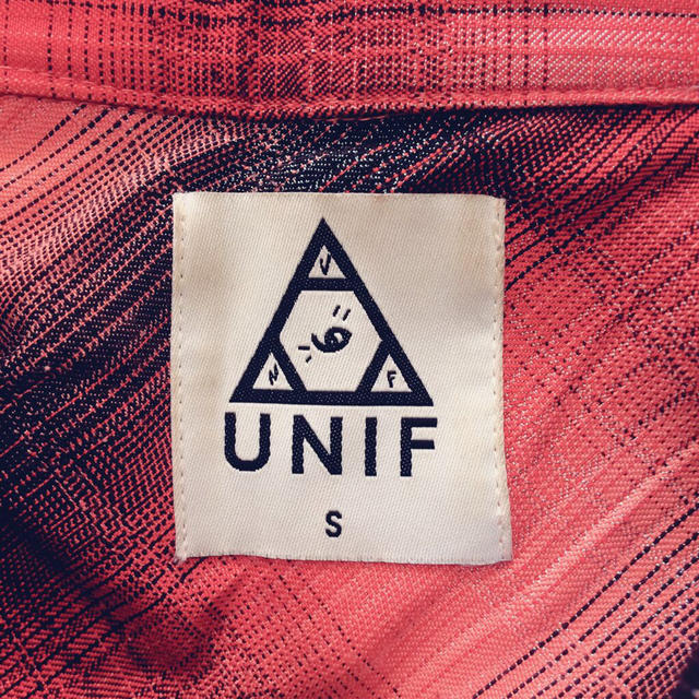 UNIF(ユニフ)のUNIF★肩開きチェックシャツ レディースのトップス(シャツ/ブラウス(長袖/七分))の商品写真