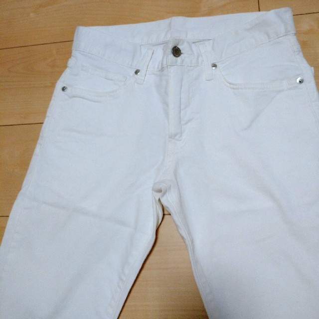 UNIQLO(ユニクロ)のユニクロ メンズ ズボン 白 メンズのパンツ(デニム/ジーンズ)の商品写真