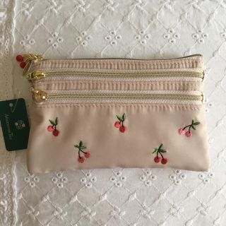 アフタヌーンティー(AfternoonTea)の【新品未使用】チェリー刺繍3ファスナーフラットポーチ (ポーチ)