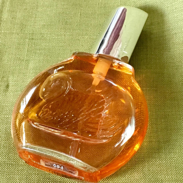 BVLGARI(ブルガリ)のグロリア ヴァンダービルト 香水 50ml コスメ/美容の香水(香水(女性用))の商品写真