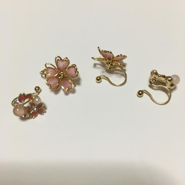 ITS'DEMO(イッツデモ)の花柄 イヤリング レディースのアクセサリー(イヤリング)の商品写真