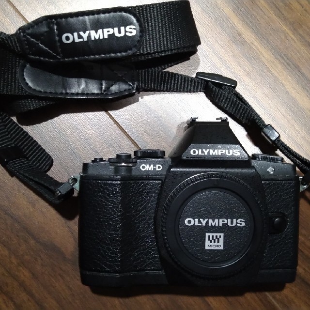 OLYMPUS(オリンパス)のミラーレス一眼 OLYMPUS OM-D E-M5 スマホ/家電/カメラのカメラ(ミラーレス一眼)の商品写真