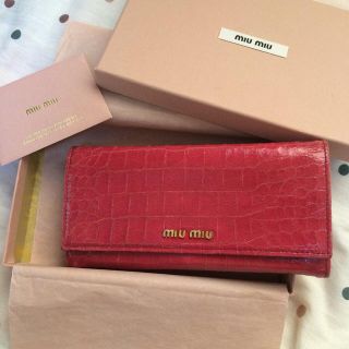 ミュウミュウ(miumiu)のmiumiu長財布(財布)