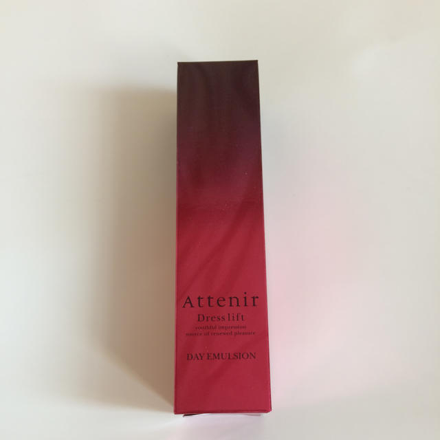 Attenir(アテニア)のアテニア  ドレスリフト デイエマルジョン 新品未開封 60ml コスメ/美容のスキンケア/基礎化粧品(乳液/ミルク)の商品写真