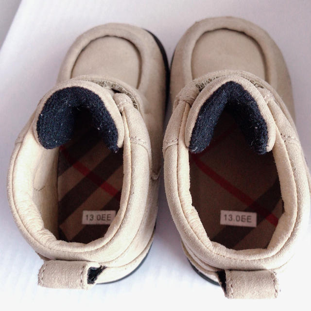 BURBERRY(バーバリー)のsora様専用 Burberry スウェードブーツ キッズ/ベビー/マタニティのベビー靴/シューズ(~14cm)(ブーツ)の商品写真