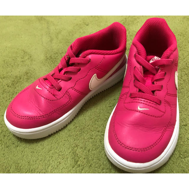 NIKE(ナイキ)のナイキ スニーカー ピンク 16センチ キッズ/ベビー/マタニティのキッズ靴/シューズ(15cm~)(スニーカー)の商品写真