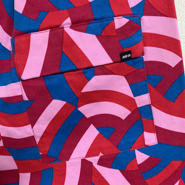 NIKE(ナイキ)のNIKE SB PARRA AS M NK SB PANT 新品未使用 S メンズのパンツ(ワークパンツ/カーゴパンツ)の商品写真