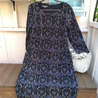 ローラアシュレイ(LAURA ASHLEY)の【英国輸入】ローラアシュレイ　ベルベット黒地＆ダークブルー花柄ワンピUK14(その他)