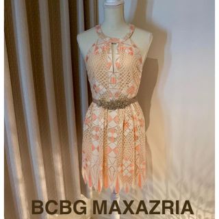 ビーシービージーマックスアズリア(BCBGMAXAZRIA)のベルト付 BCBG ワンピース パーティドレス フェミニン ピンク 白(ミディアムドレス)