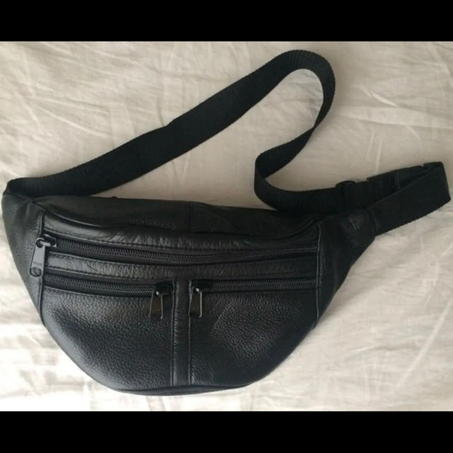 PERVERZE Vintage Leather Body Bag/Black