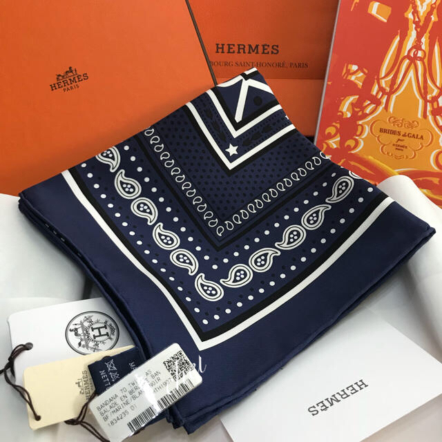 Hermes(エルメス)の【即発可】HERMES エルメス バンダナ カレ 70 ネイビー レディースのファッション小物(バンダナ/スカーフ)の商品写真