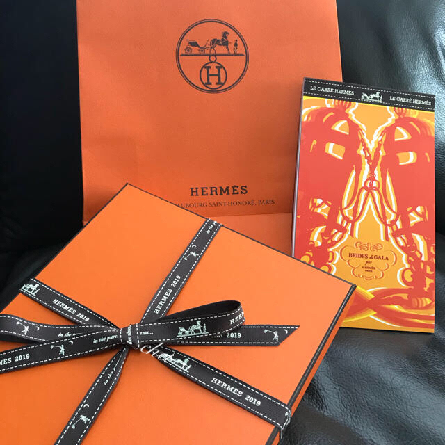 Hermes(エルメス)の【即発可】HERMES エルメス バンダナ カレ 70 ネイビー レディースのファッション小物(バンダナ/スカーフ)の商品写真