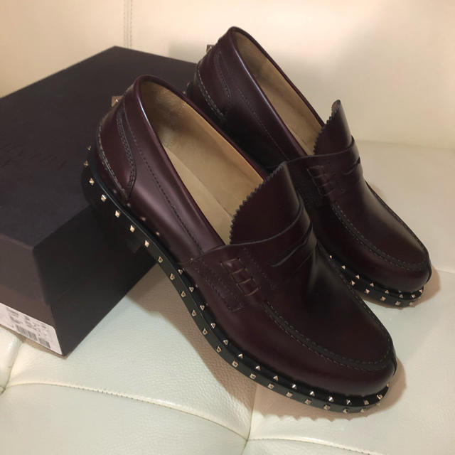 VALENTINO ロックスタッズ ペニーローファー