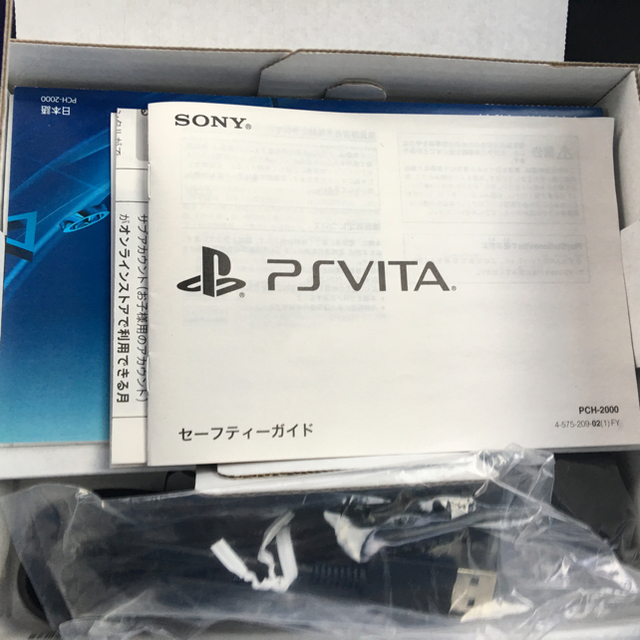 PlayStation Vita(プレイステーションヴィータ)のpsvita  りょうさん専用 エンタメ/ホビーのゲームソフト/ゲーム機本体(携帯用ゲーム機本体)の商品写真