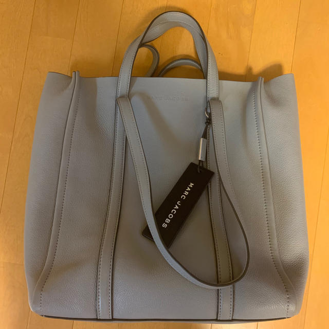 MARC JACOBS - 『 The Bag Tote The Tag Tote 31 』MARC JACOBSのトートバッグ