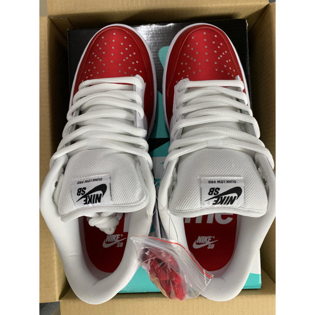 Supreme(シュプリーム)のSupreme × Nike SB Dunk Low メンズの靴/シューズ(スニーカー)の商品写真