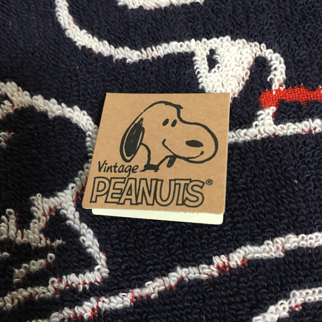 PEANUTS(ピーナッツ)のスヌーピー  タオルハンカチ 新品未使用 ブラック レディースのファッション小物(ハンカチ)の商品写真